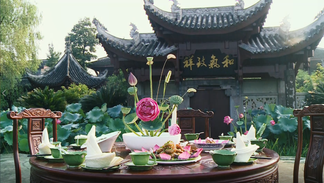 领略到 "碧荷绽露伴蝉鸣"的诗意 图:大足区融媒体中心 秀色可餐荷花宴