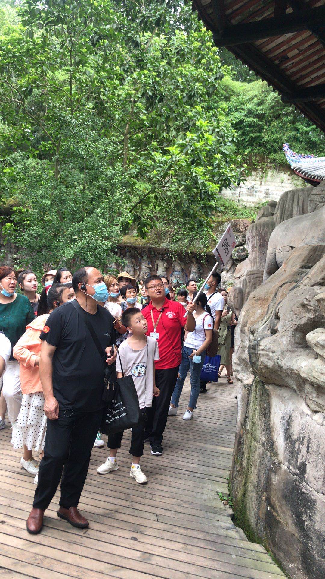 石刻魅力!大足石刻首次接待2000多名大型旅游团!