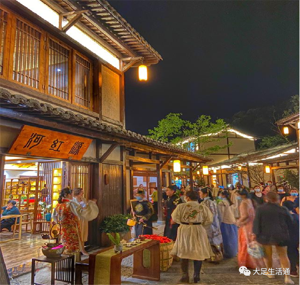 明 清 古 建 商 业 街 明清古建商业街 是 沉浸式多维立体化的古建