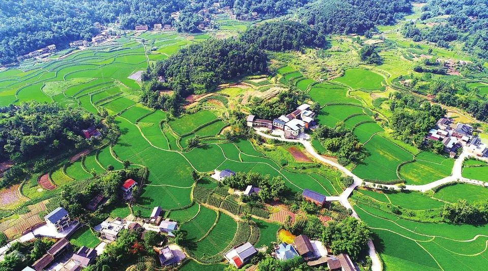 建设内容及规模为 大足区万古镇三元村红岩路通畅工程 总里程为  4.